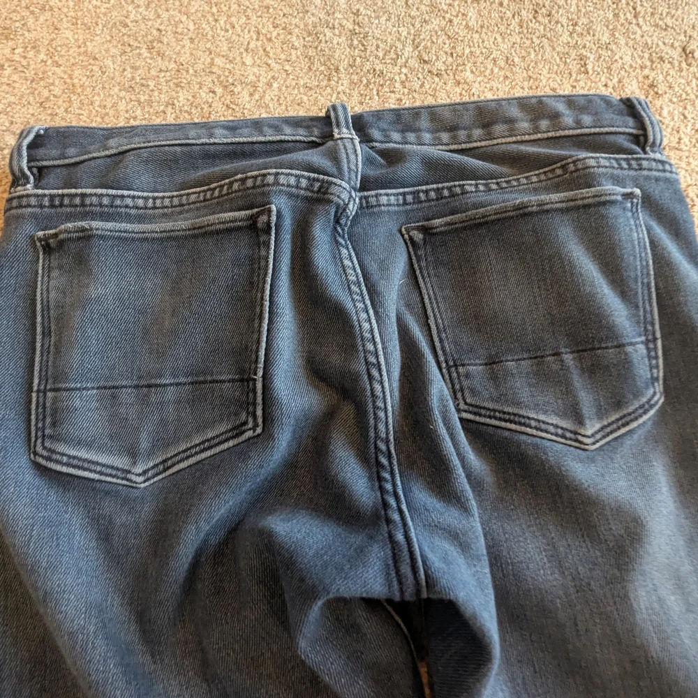 Banana Republic Traveler 33x32 Slim Distressed Style Jeans - Picture 6 of 8